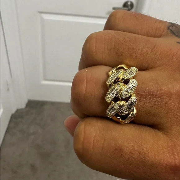 14K dimond and baguettes man ring (size 8) 16grams